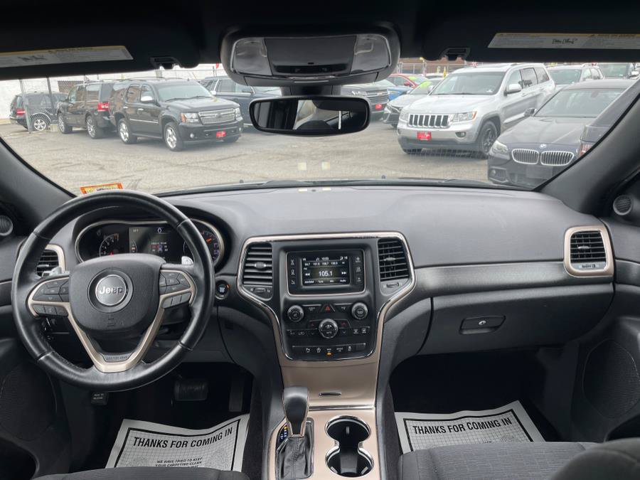 Used 2017 Jeep Grand Cherokee Laredo w/ Quick Order Package 23E AWD/4WD image 18