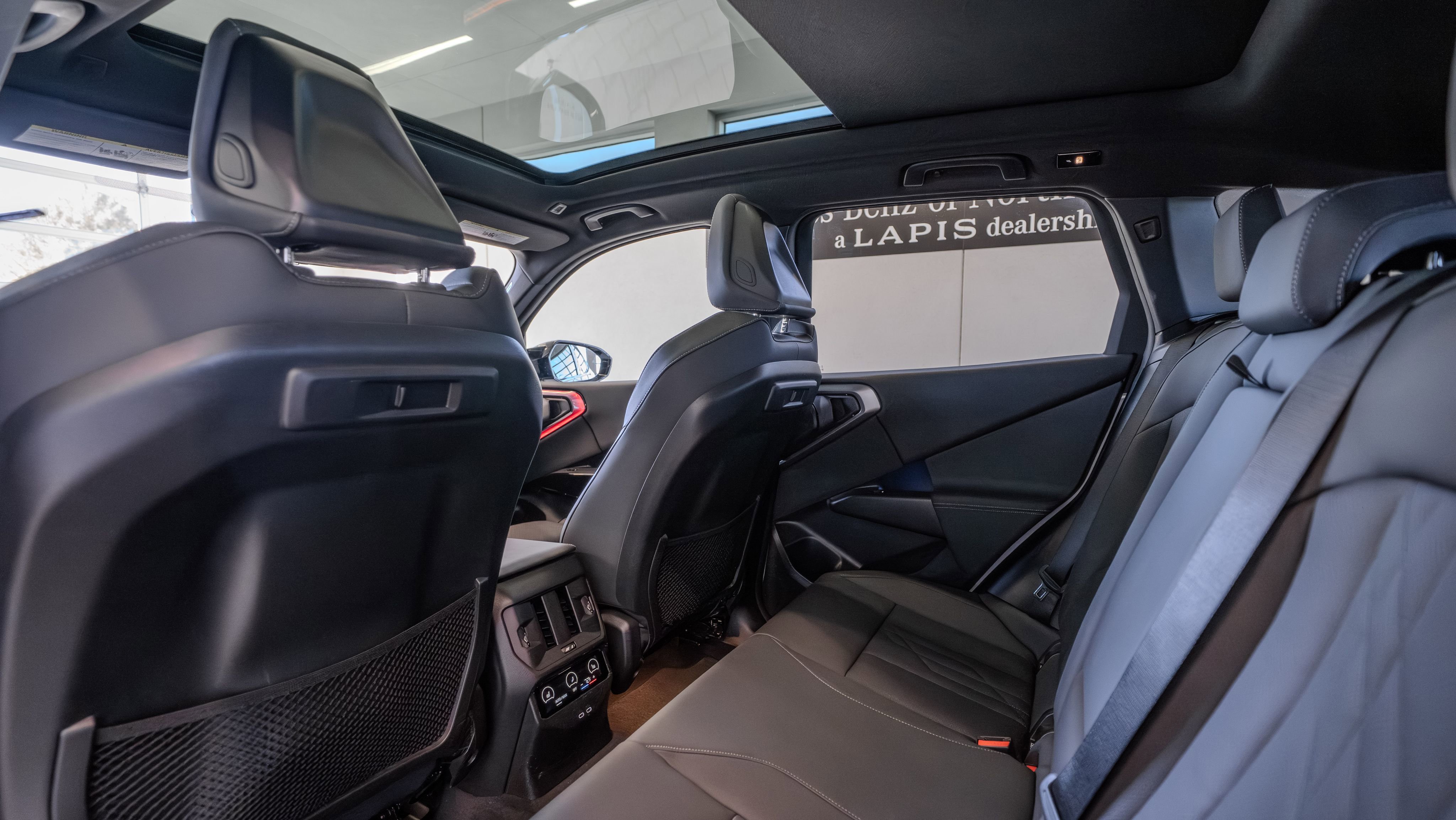 Used 2025 BMW X3 M50 image 25