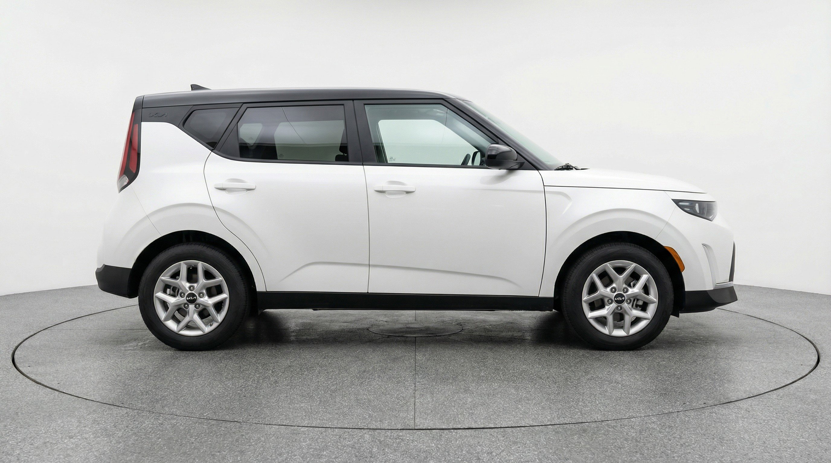 Used 2025 Kia Soul LX w/ LX Technology Package image 11
