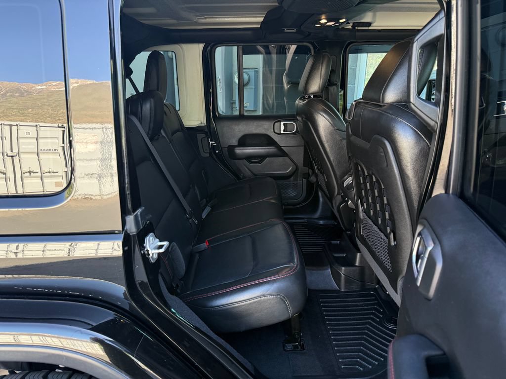 Used 2022 Jeep Wrangler Unlimited Rubicon w/ LED Lighting Group AWD/4WD image 38