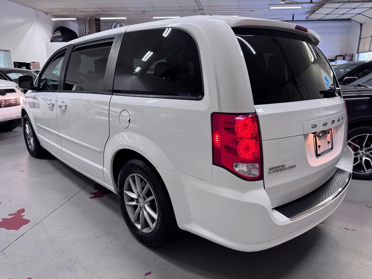Used 2017 Dodge Grand Caravan SE w/ Power Window Group FWD image 5
