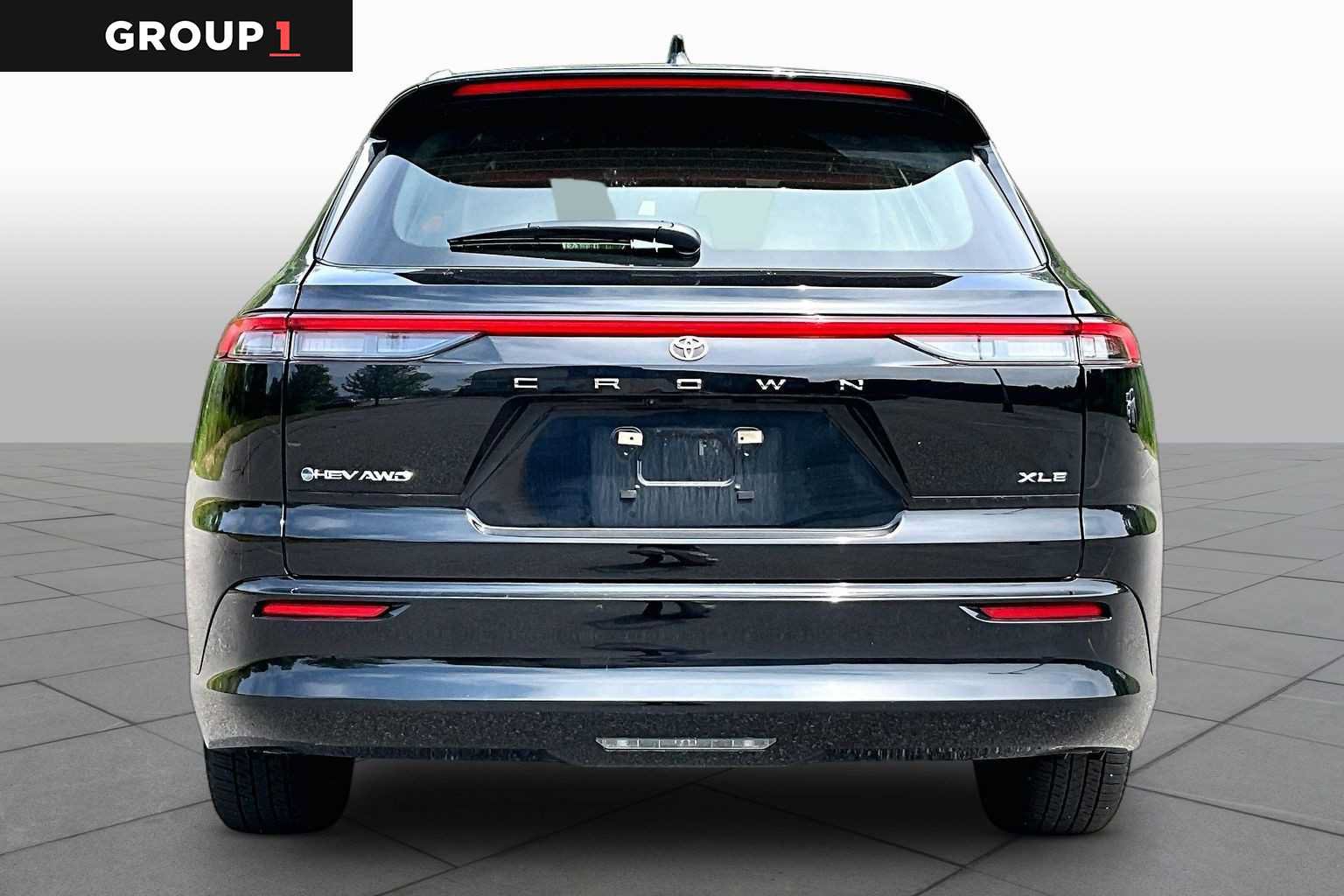Certified 2025 Toyota Crown Signia AWD/4WD image 5