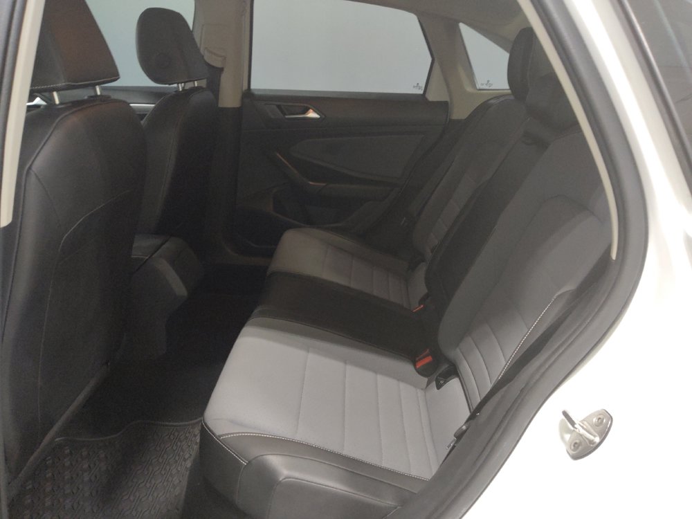 Used 2025 Volkswagen Jetta SE FWD image 18