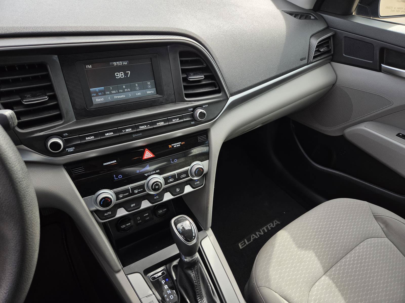 Used 2020 Hyundai Elantra SE FWD image 18