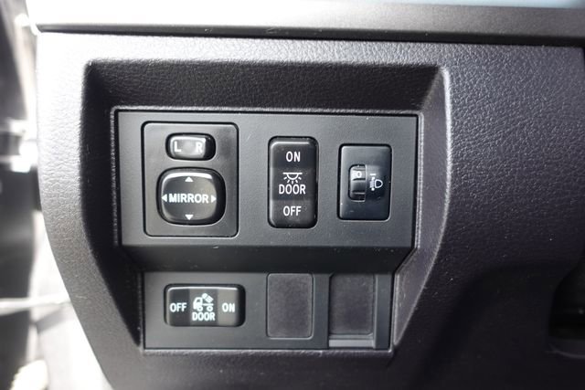 Used 2014 Toyota Tundra SR5 w/ SR5 Upgrade Package image 18