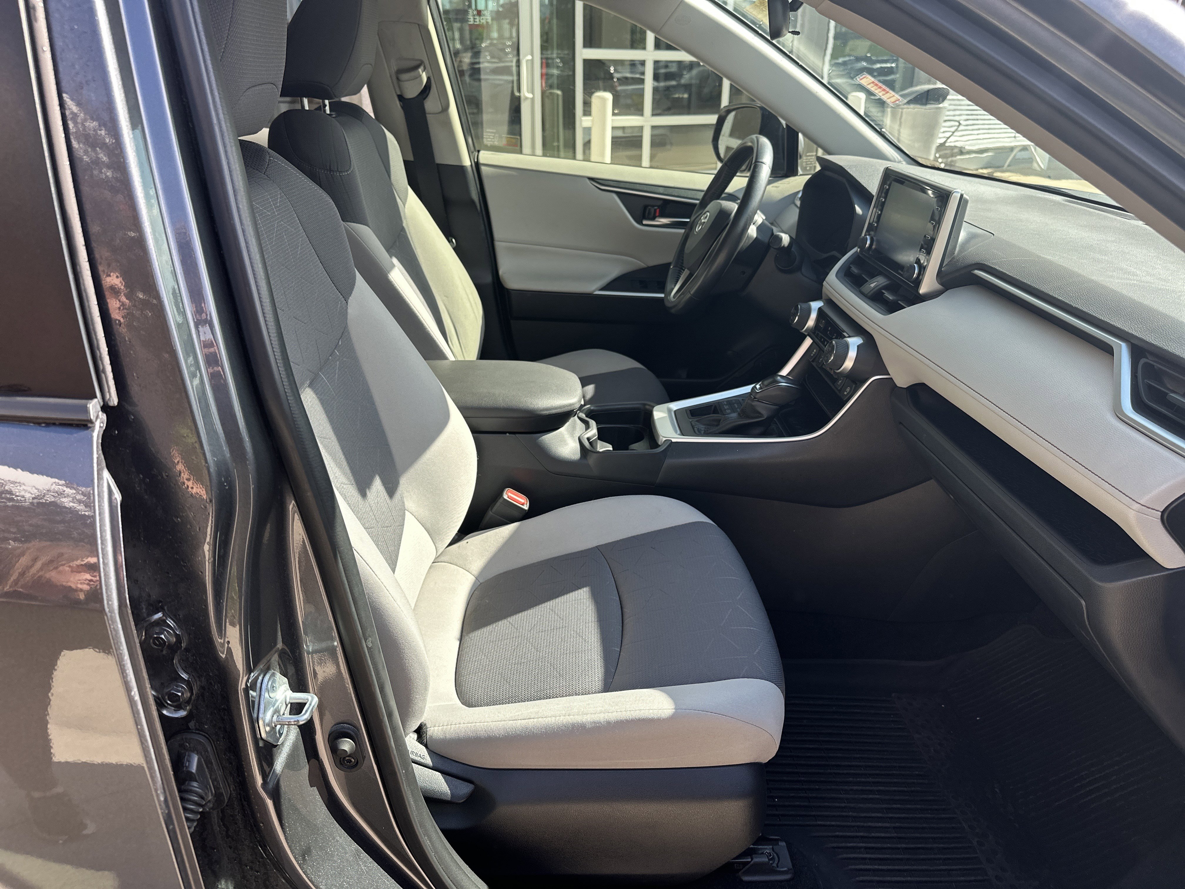 Used 2020 Toyota RAV4 XLE w/ Convenience Package AWD/4WD image 28