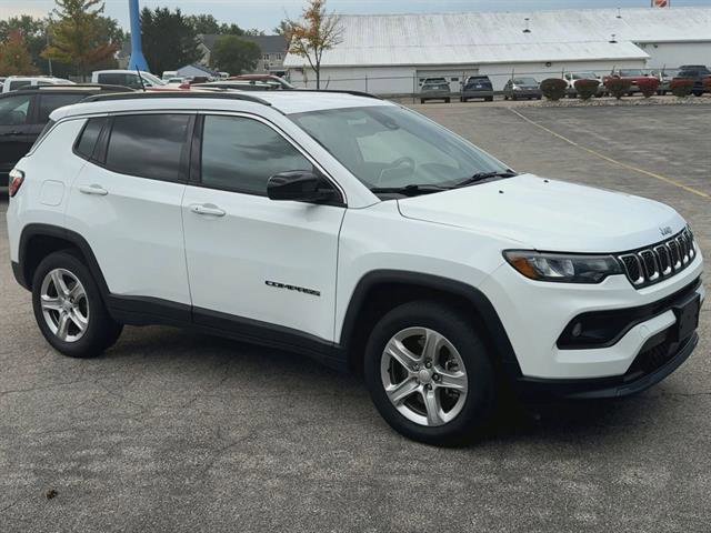 Used 2023 Jeep Compass Latitude image 27