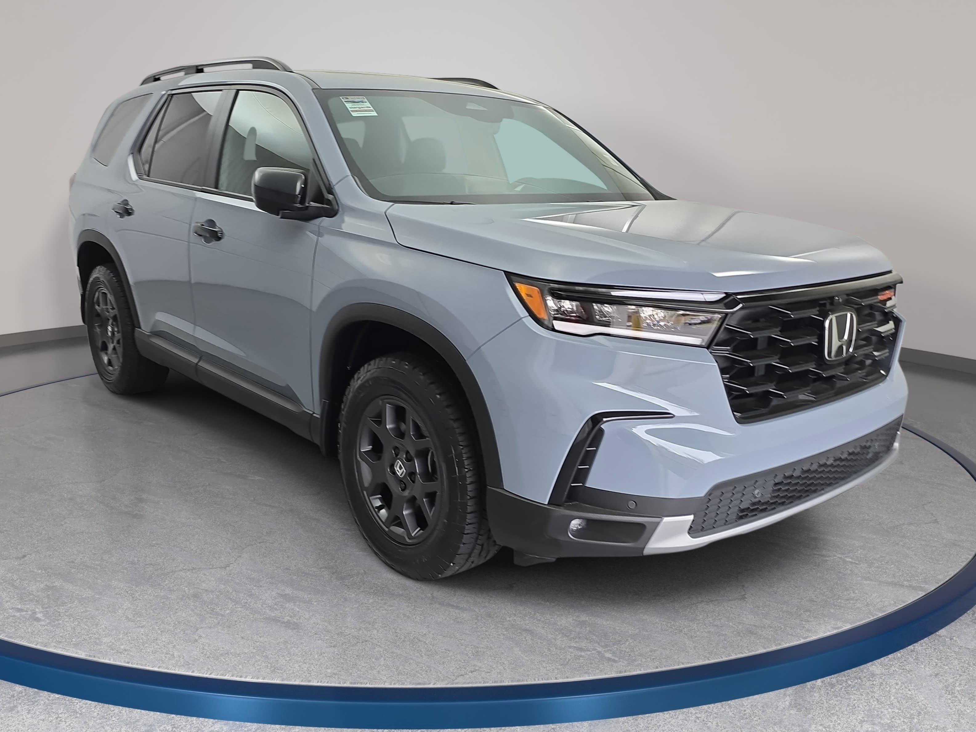 Certified 2025 Honda Pilot TrailSport image 3
