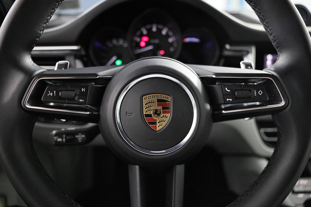 Certified 2026 Porsche Macan AWD/4WD image 35