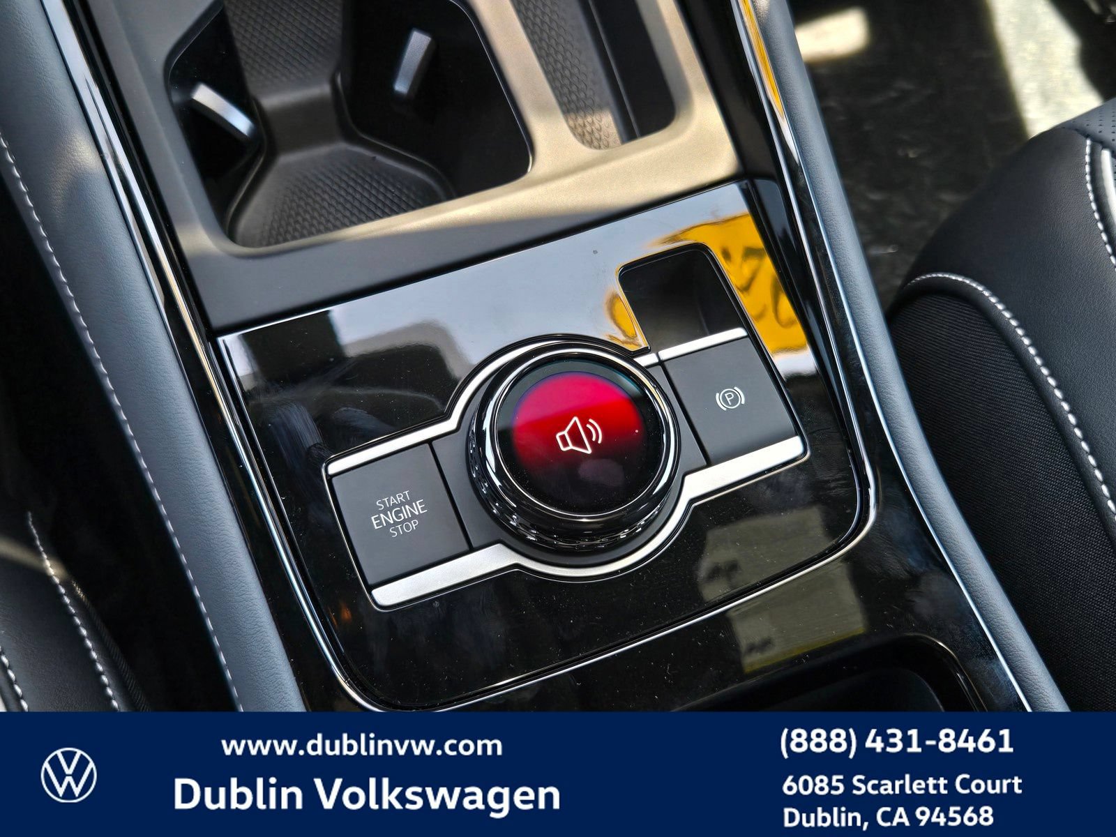 New 2026 Volkswagen Tiguan SEL R-Line AWD/4WD image 15