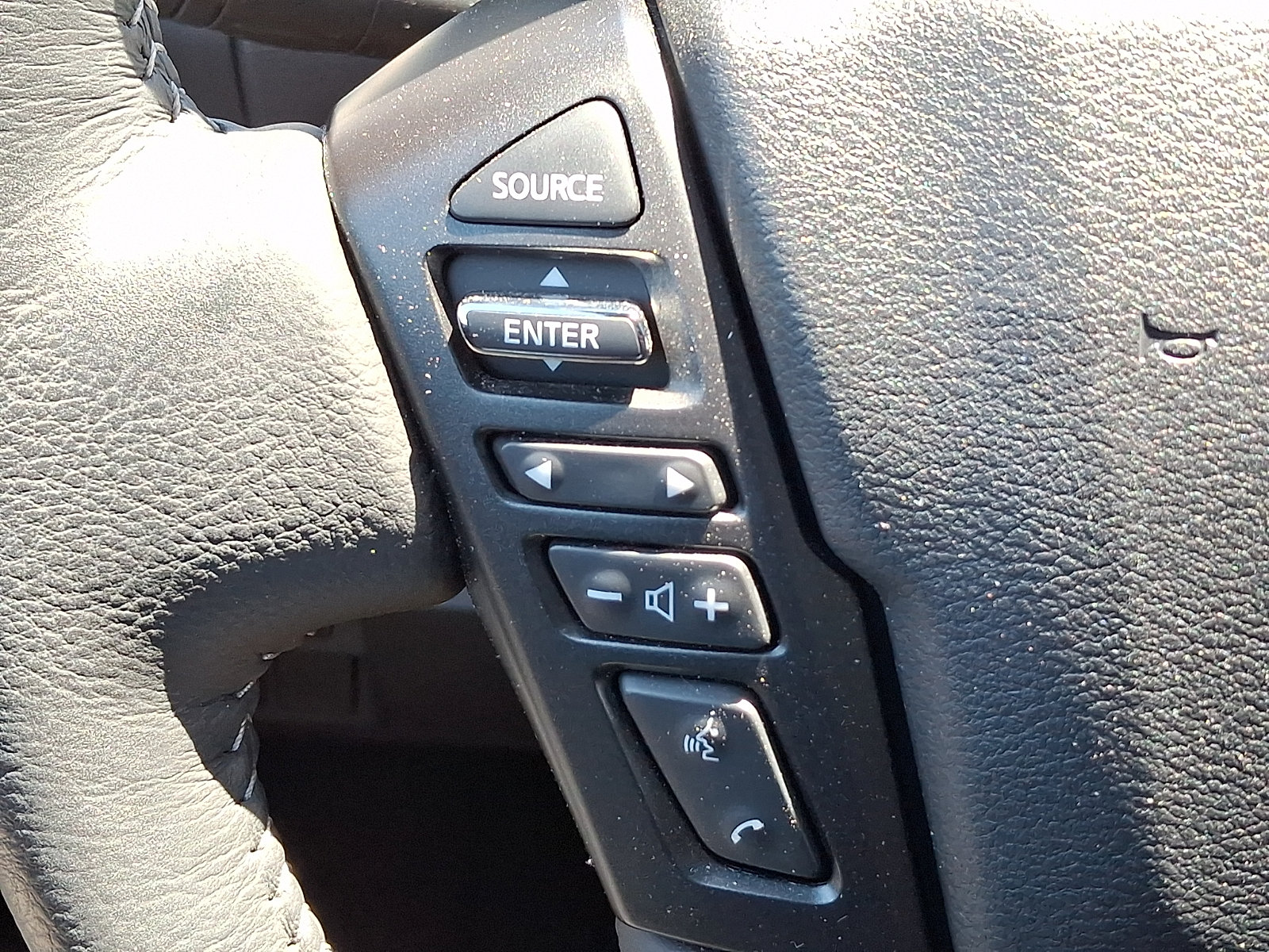 Certified 2024 Nissan Frontier SL w/ Technology Package AWD/4WD image 21