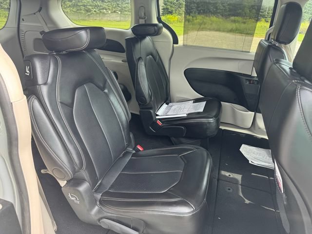 Certified 2024 Chrysler Pacifica Touring-L FWD image 15