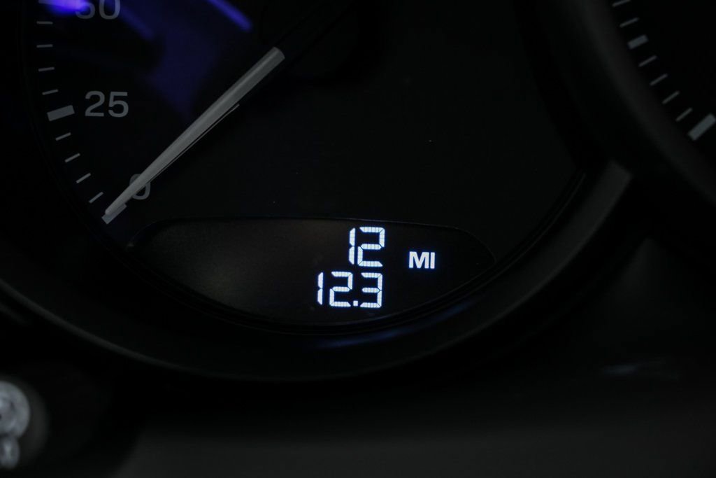 New 2026 Porsche Macan image 12