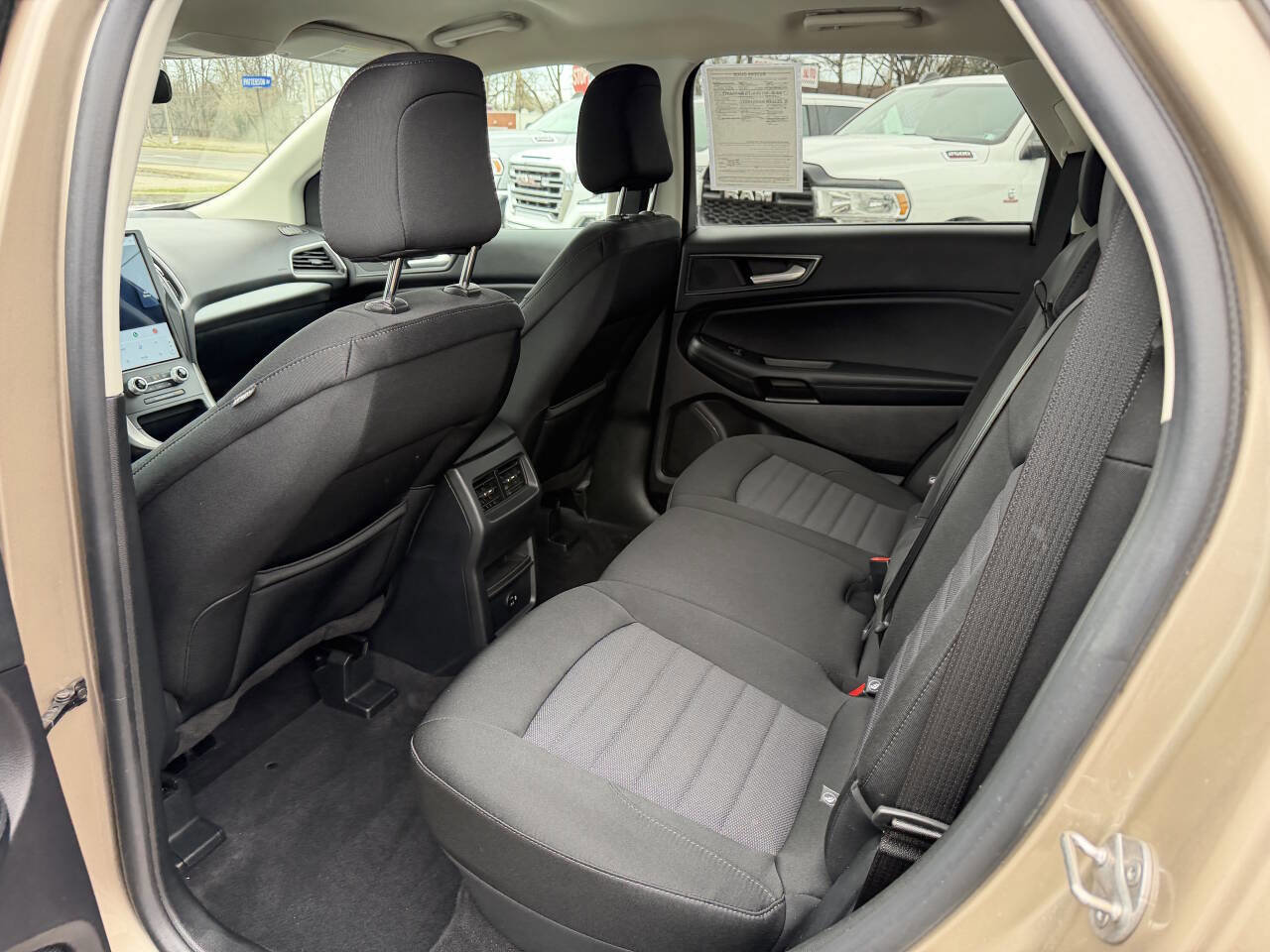 Used 2021 Ford Edge SE image 12