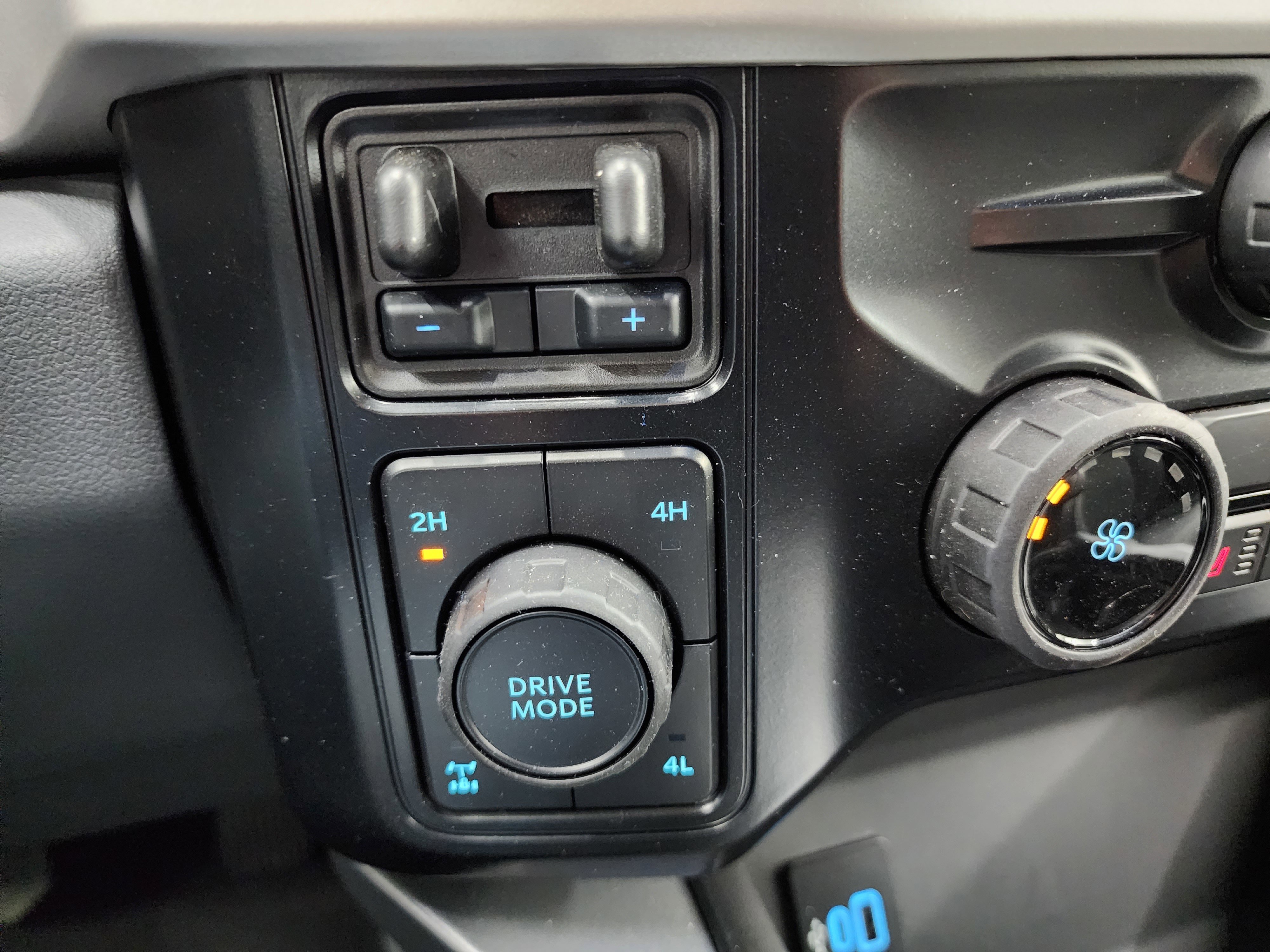 Used 2025 Ford F250 XLT w/ Black Appearance Package image 54