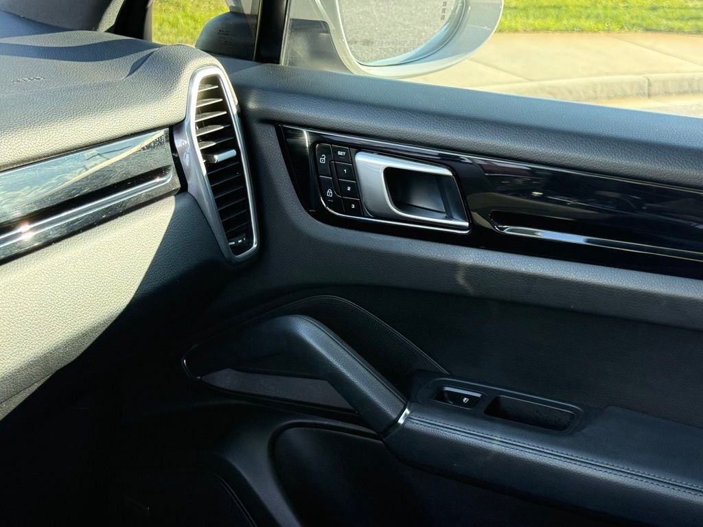 Used 2021 Porsche Cayenne AWD/4WD image 39