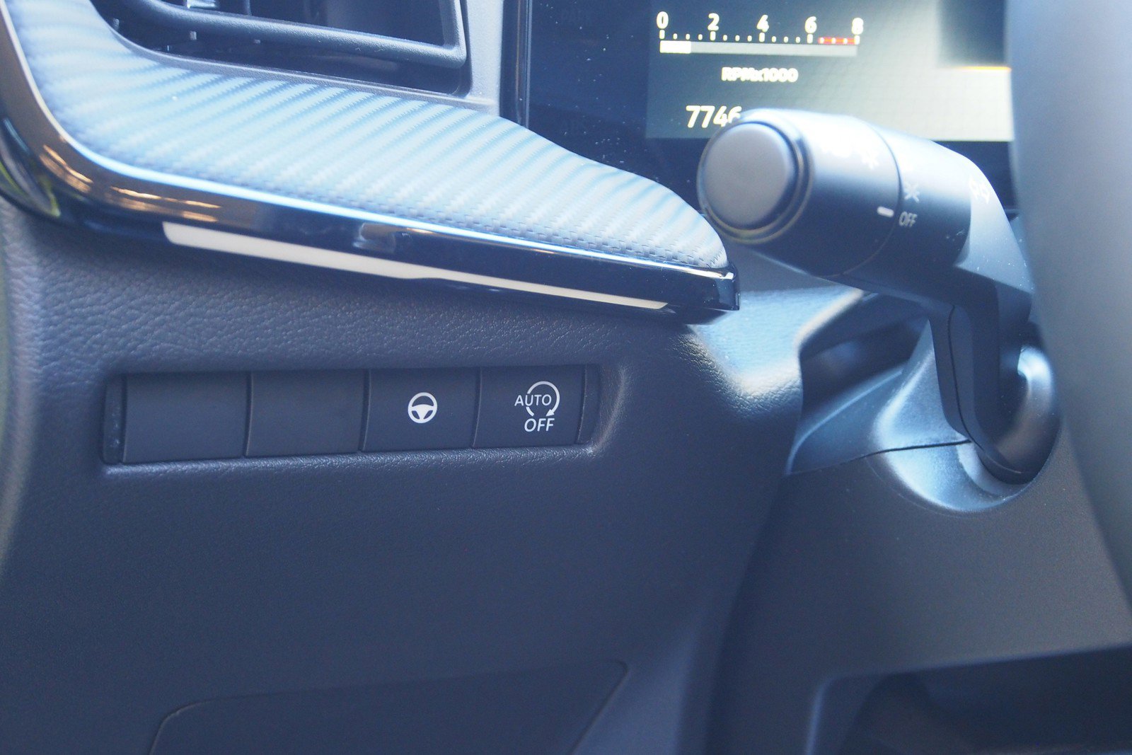 Used 2025 Nissan Kicks SR image 20