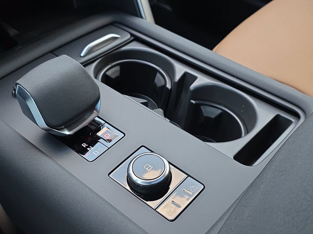 New 2026 Land Rover Discovery Limited Edition AWD/4WD image 25