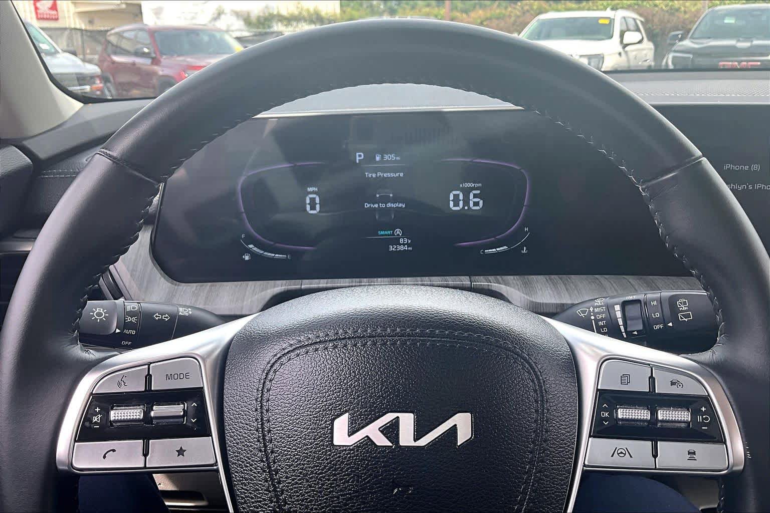 Used 2024 Kia Telluride EX w/ EX Captain's Chair Package image 25