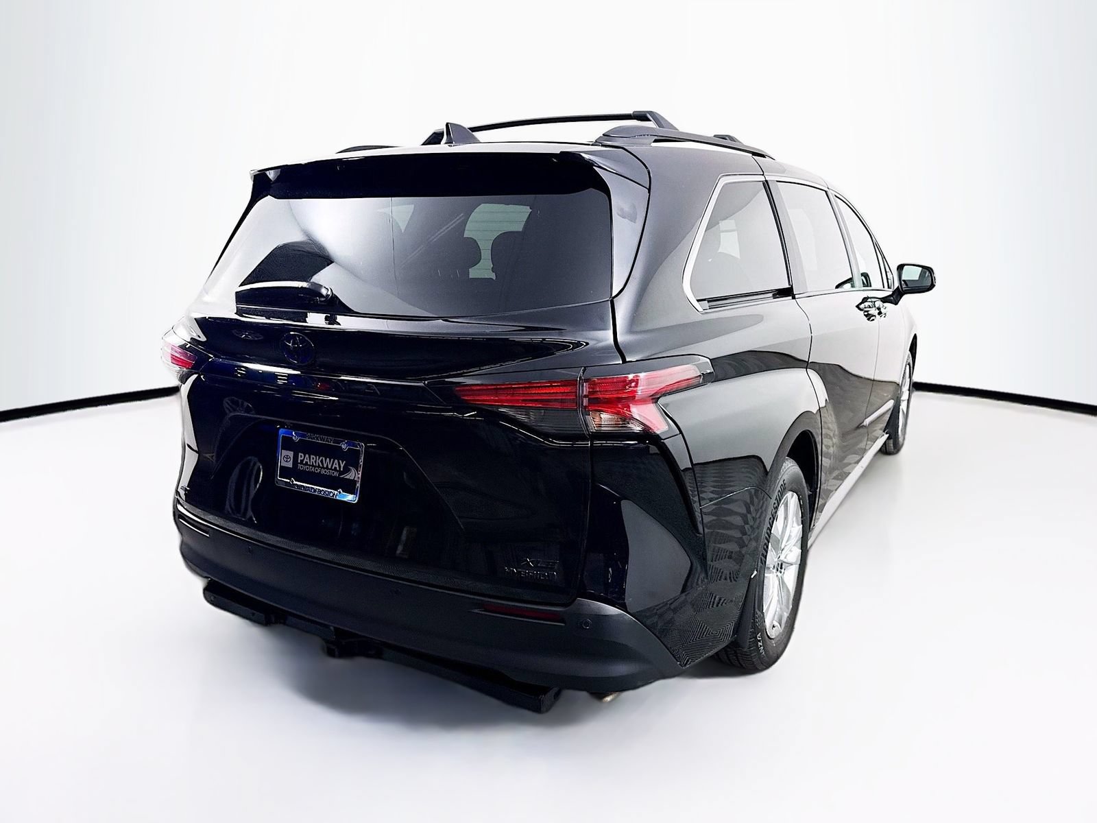 Certified 2022 Toyota Sienna XLE Woodland Edition AWD/4WD image 7