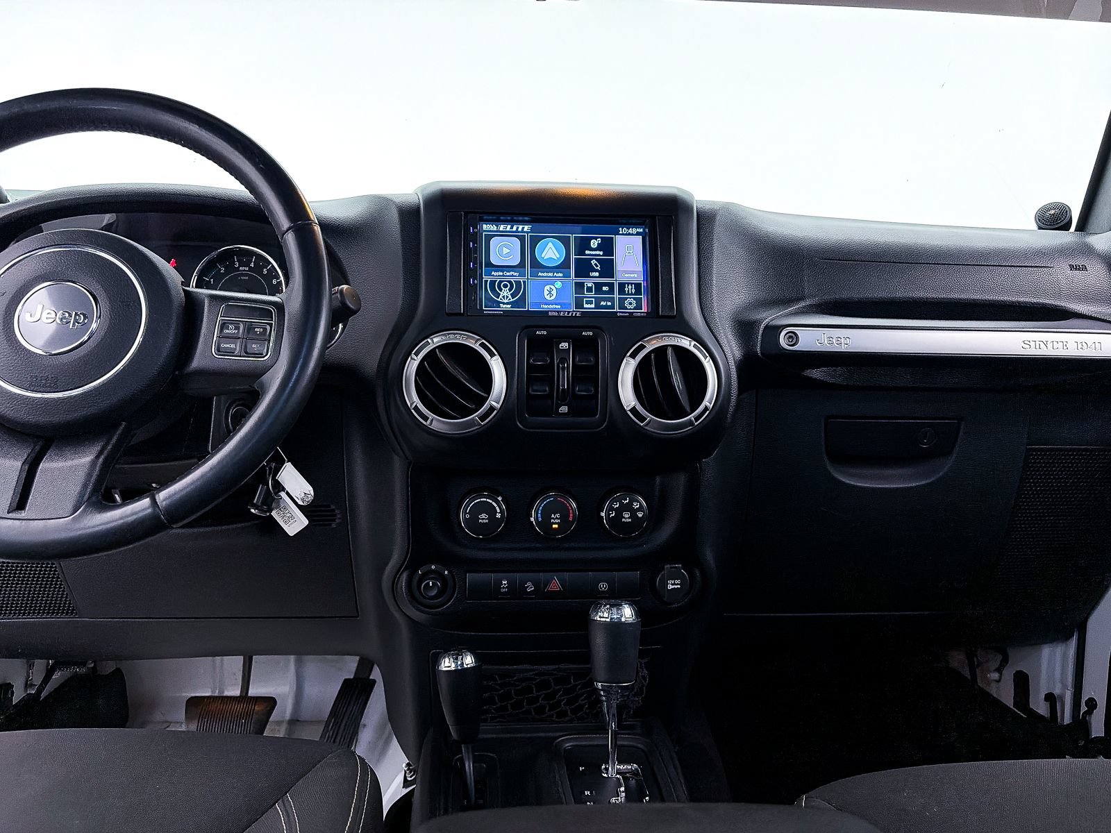 Used 2016 Jeep Wrangler Unlimited Sahara w/ Connectivity Group AWD/4WD image 6
