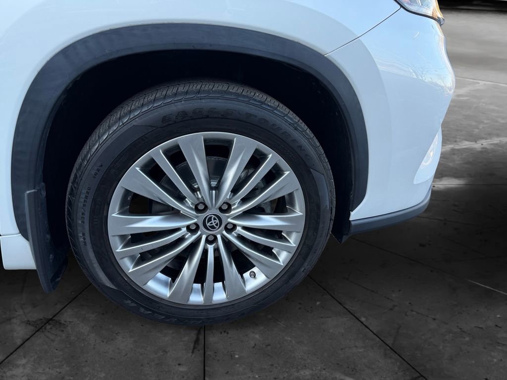 Used 2023 Toyota Highlander Platinum image 31