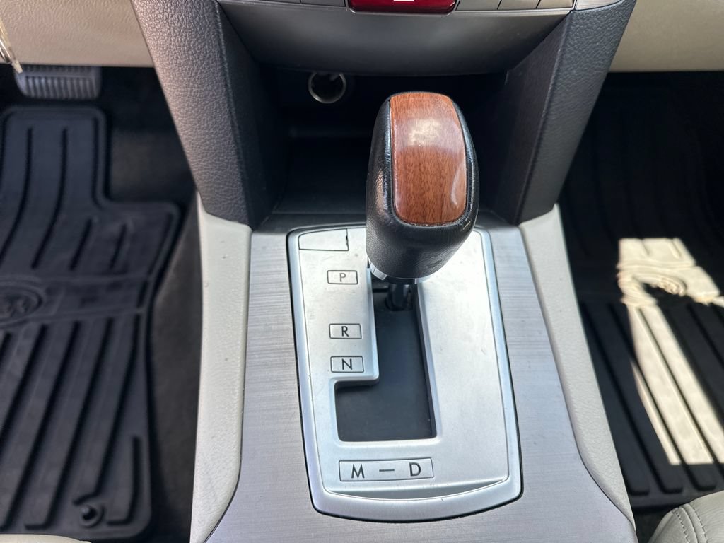 Used 2014 Subaru Outback 2.5i Limited w/ Accessory Value Package (OYT) AWD/4WD image 12