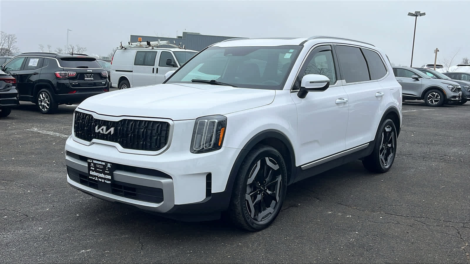 Used 2023 Kia Telluride EX image 3