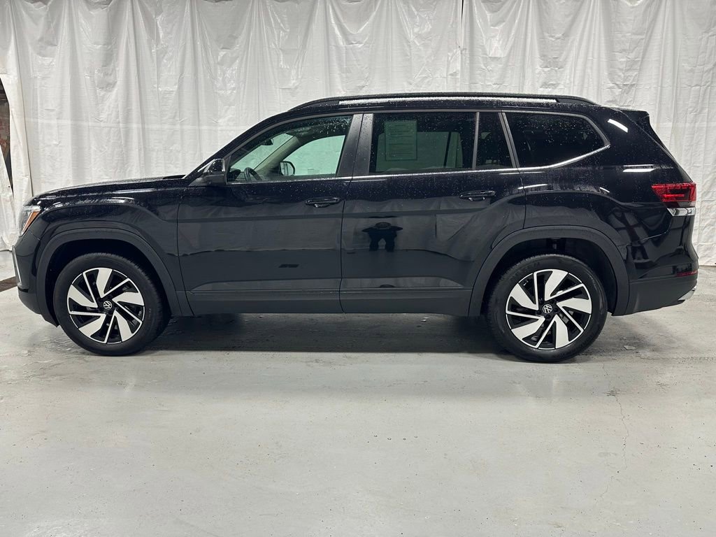Used 2025 Volkswagen Atlas SE AWD/4WD image 4