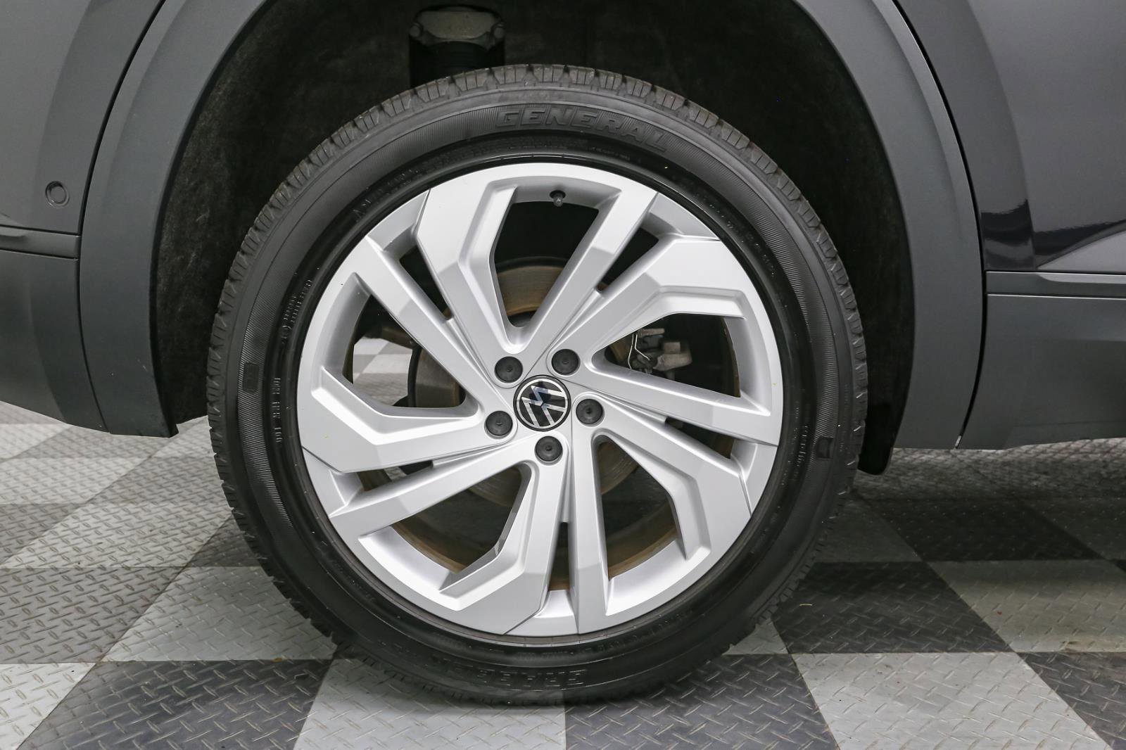 Certified 2020 Volkswagen Atlas Cross Sport SEL image 19