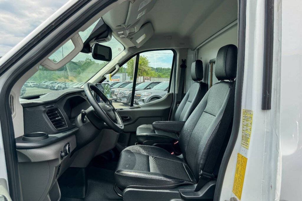 Used 2023 Ford E-Transit RWD image 21