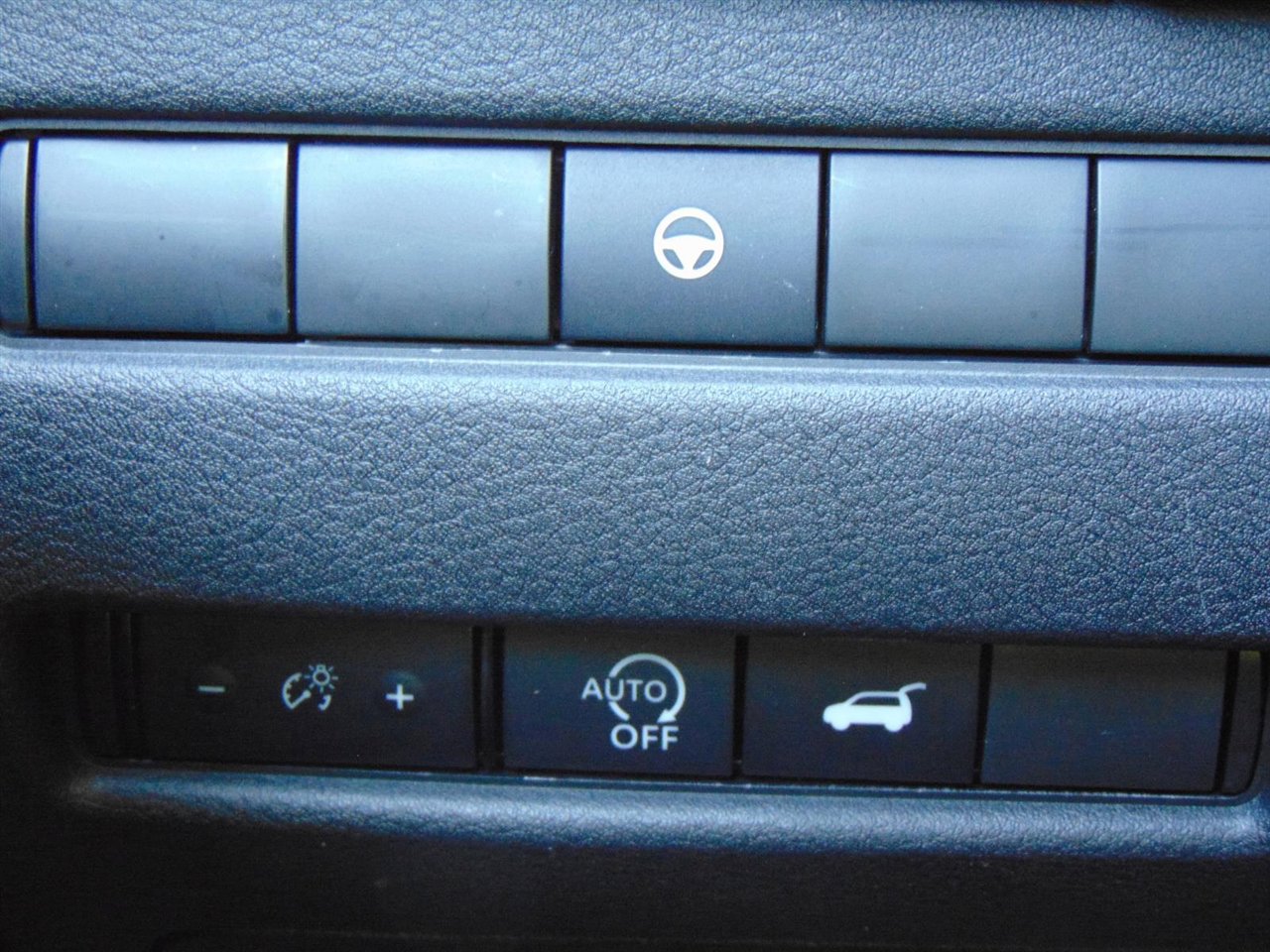 Used 2024 Nissan Rogue SV image 39