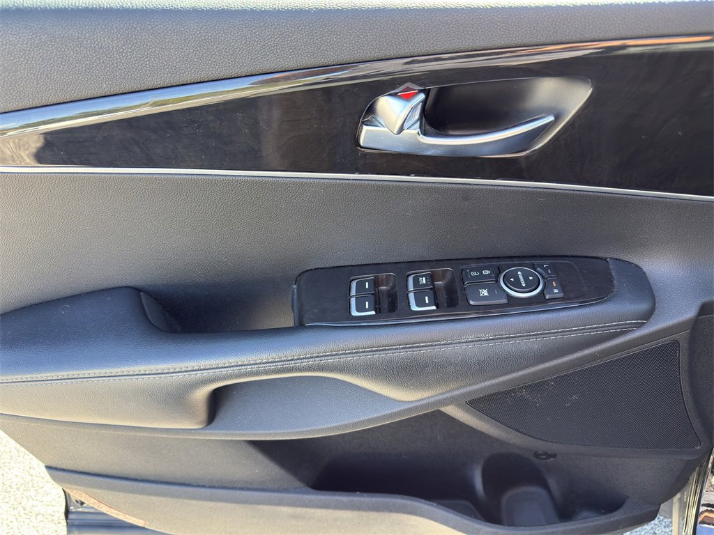 Used 2017 Kia Sorento LX w/ LX Convenience Package image 16