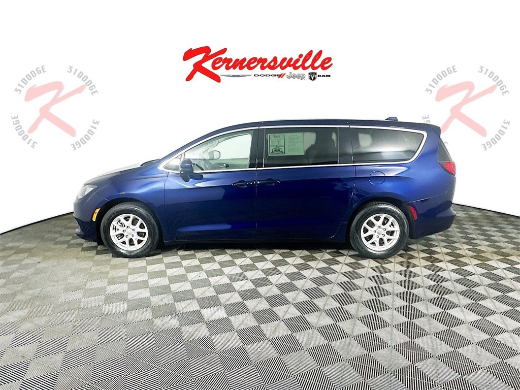 Used 2020 Chrysler Voyager LX image 4