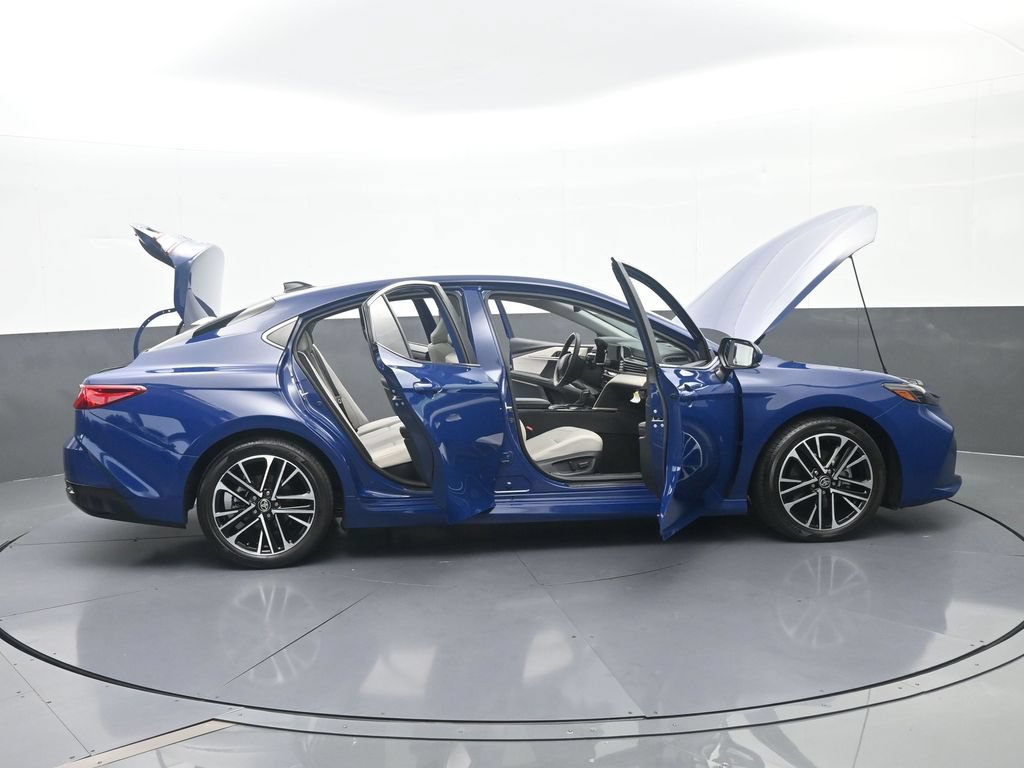 Used 2025 Toyota Camry XLE FWD image 71