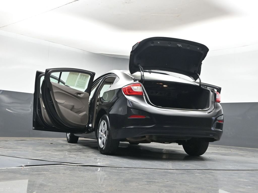 Used 2018 Chevrolet Cruze LS image 38