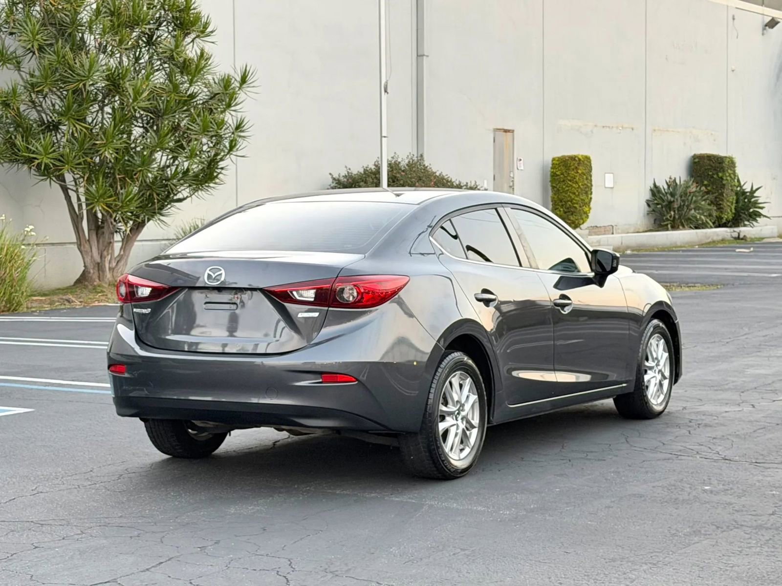 Used 2016 MAZDA MAZDA3 i Sport w/ Preferred Equipment Package FWD image 4