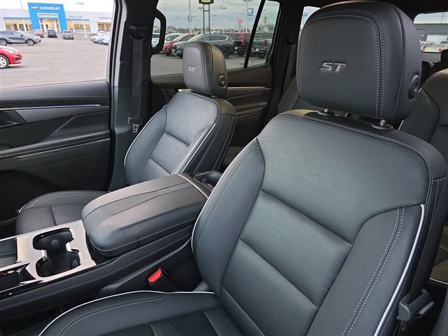 Used 2025 Buick Enclave Sport Touring image 18