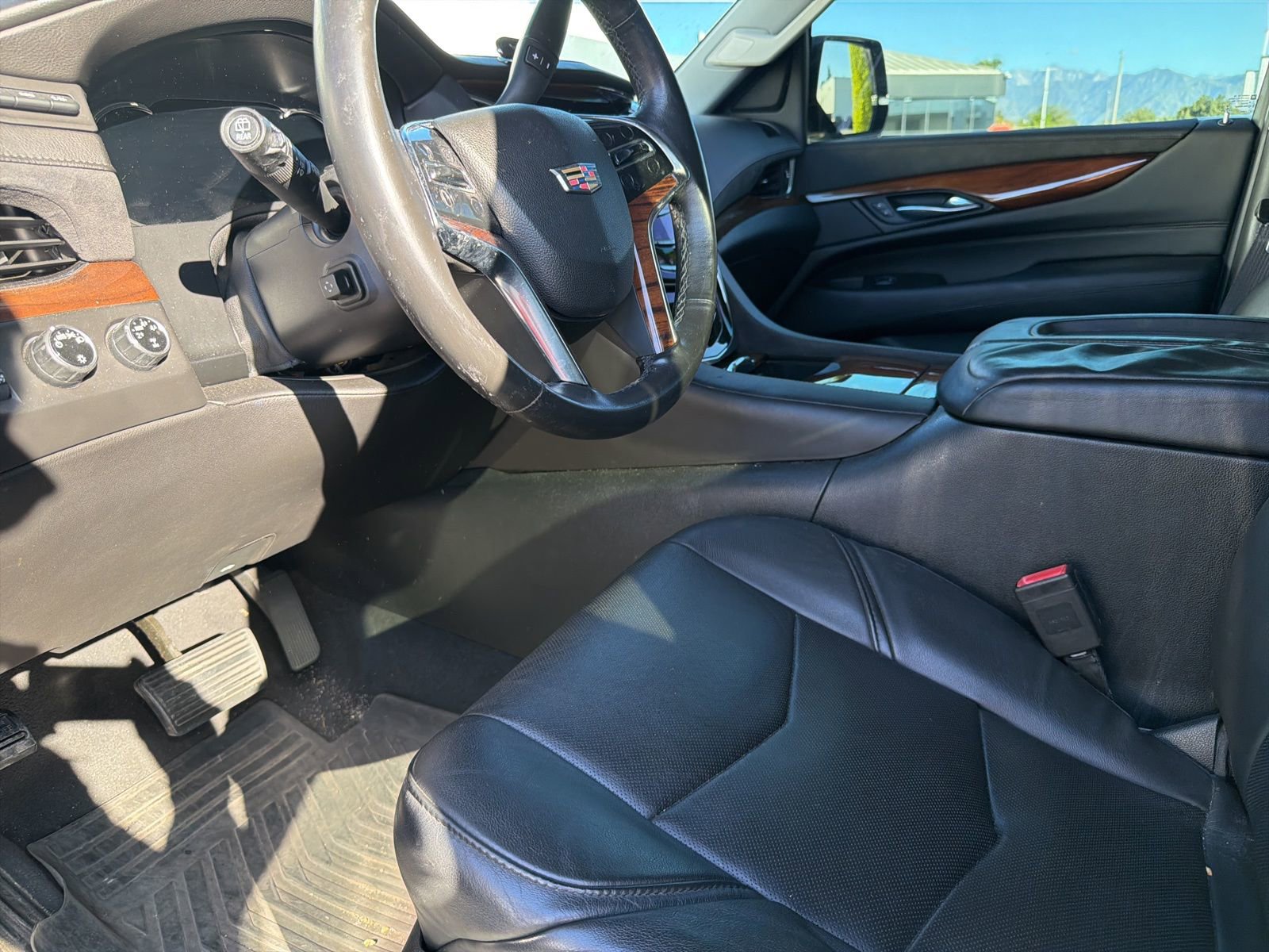 Used 2016 Cadillac Escalade Luxury image 4