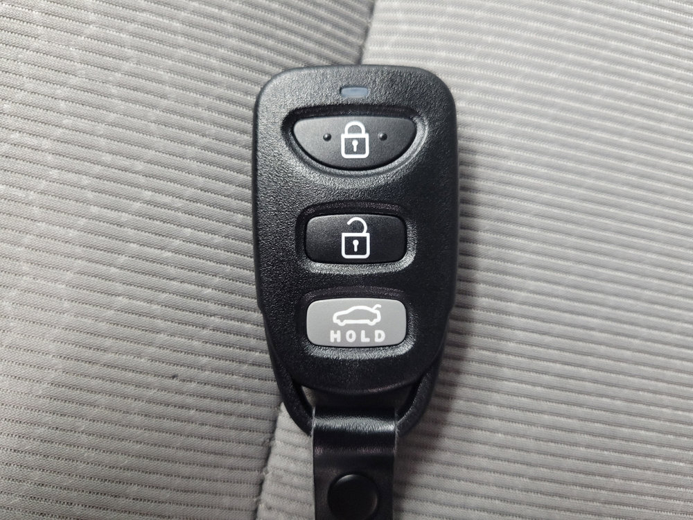 Used 2017 Hyundai Elantra SE image 32