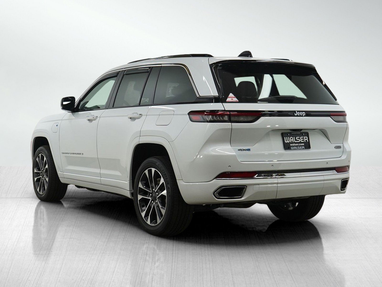 Used 2023 Jeep Grand Cherokee Overland image 3