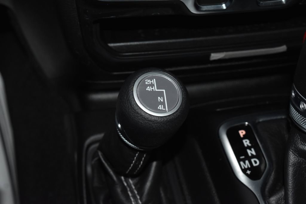 Used 2021 Jeep Wrangler Unlimited Sahara w/ Uconnect 4C Nav & Sound Group AWD/4WD image 14