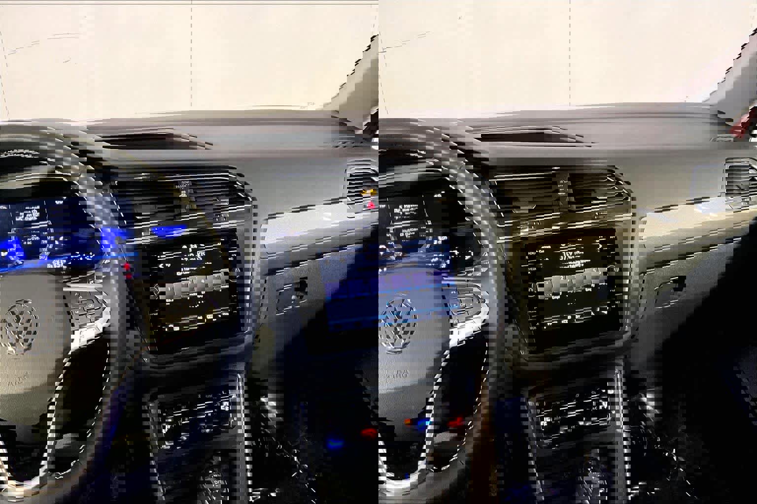 Used 2022 Volkswagen Tiguan SE w/ Panoramic Sunroof Package AWD/4WD image 7