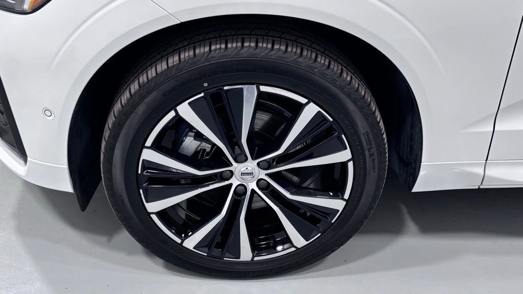 Certified 2025 Volvo XC60 B5 Plus image 32