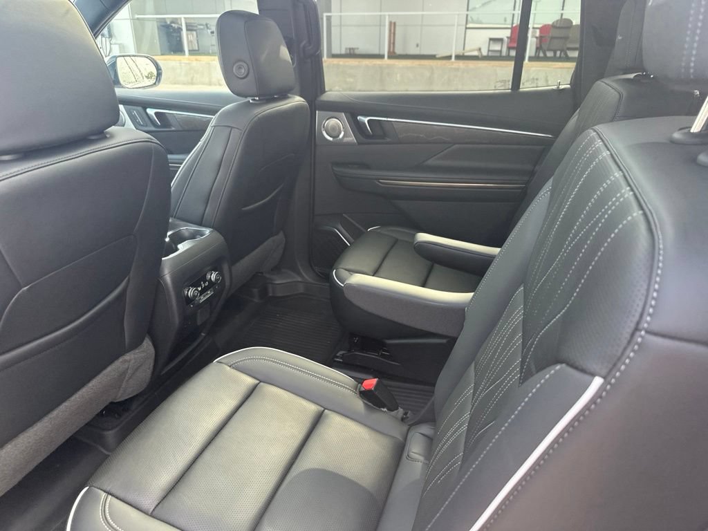 Used 2025 Buick Enclave Avenir AWD/4WD image 23