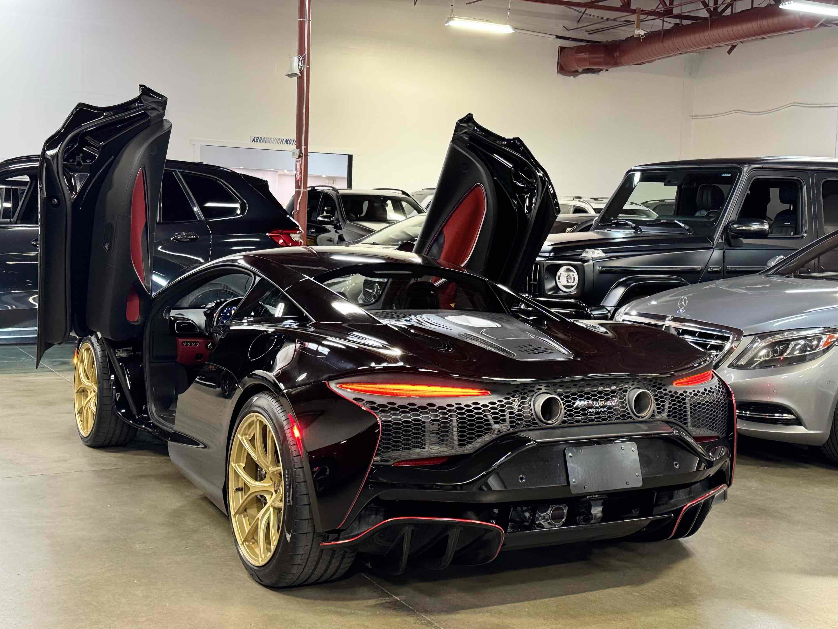 Used 2023 McLaren Artura image 18