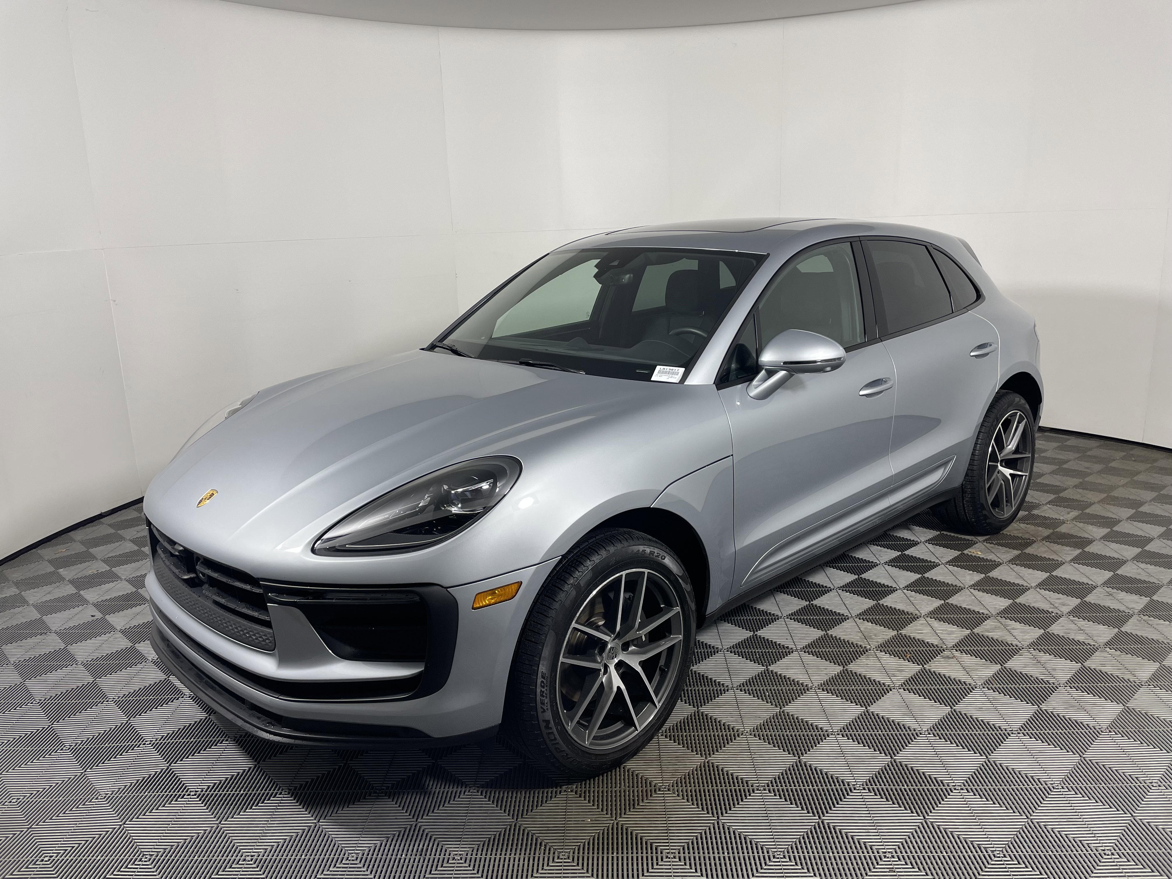 Used 2025 Porsche Macan image 11