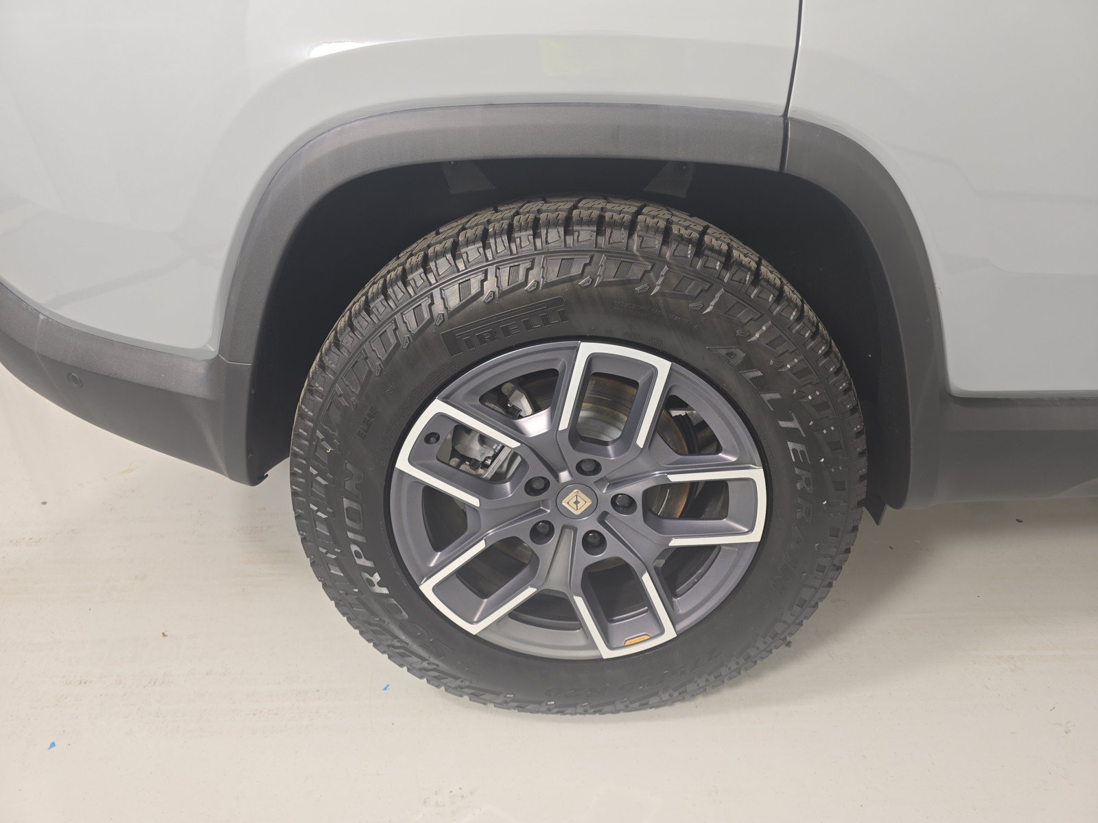 Used 2025 Rivian R1S Adventure AWD/4WD image 12