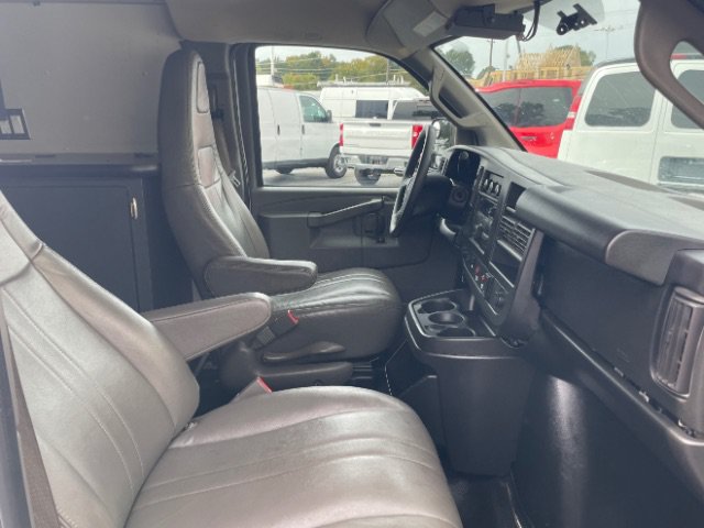 Used 2017 GMC Savana 3500 Extended RWD image 13