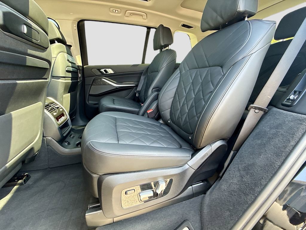 Used 2023 BMW X7 xDrive40i w/ Premium Package image 21
